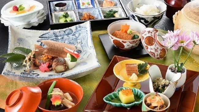 浴衣でくつろぐホテルステイ