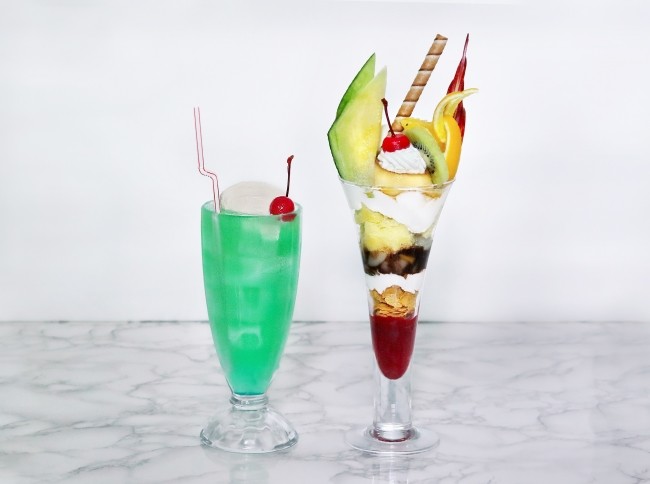 懐かし純喫茶の味 赤レンガの美術館でレトロなパフェとクリームソーダ