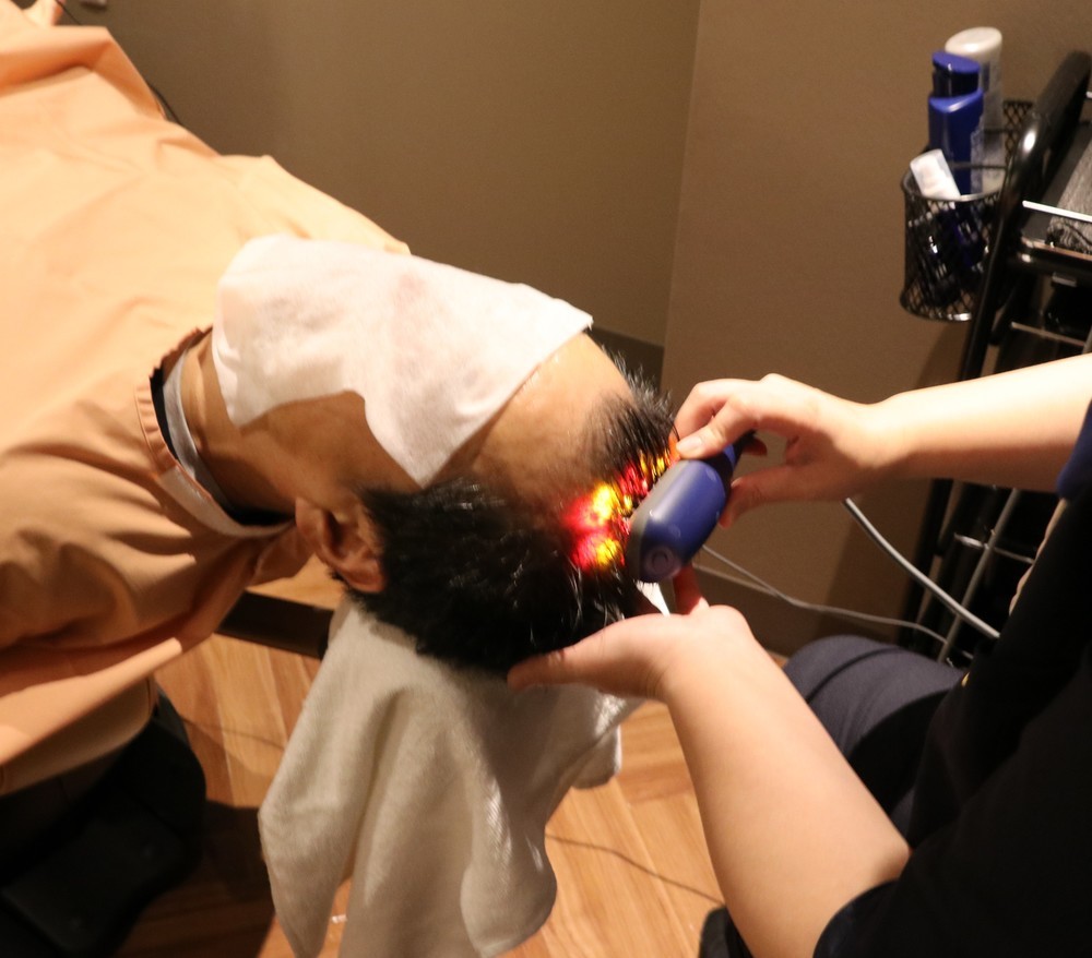 赤色LEDで頭皮サポート