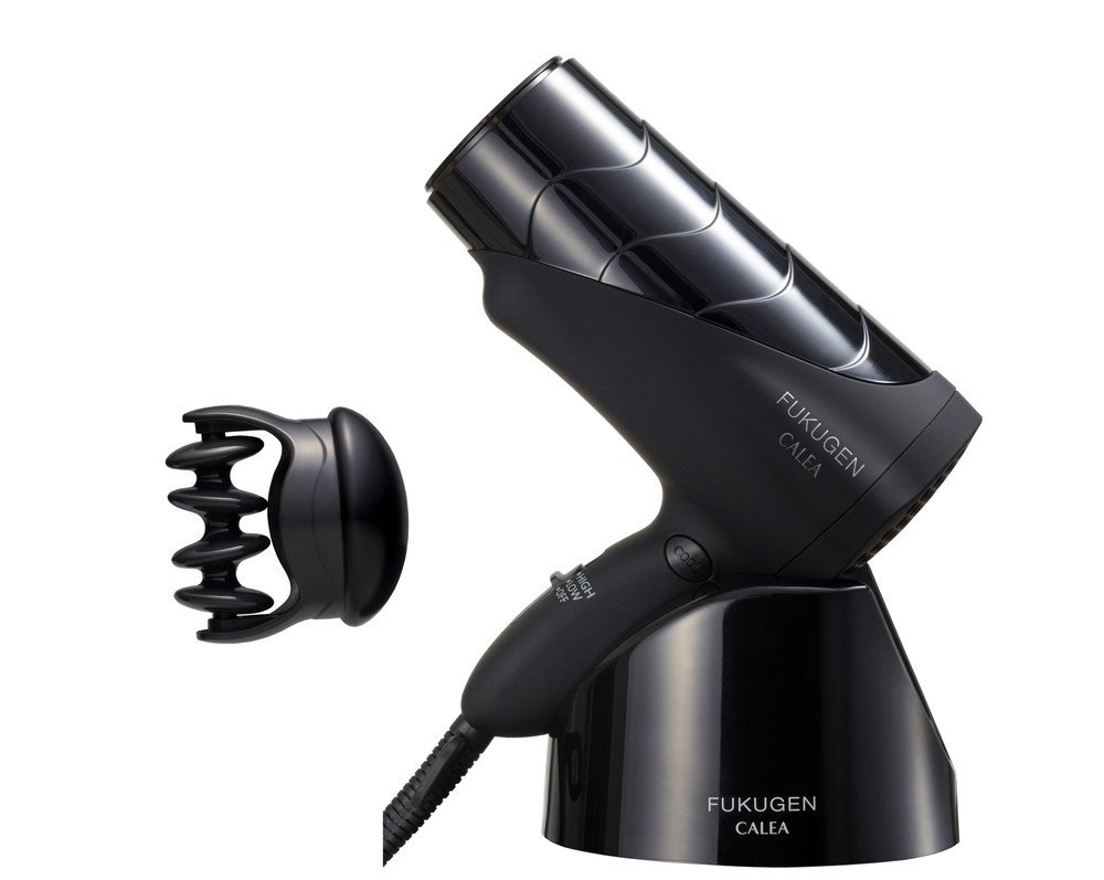 付属の「ビューティーローラー」と併用　全身ケアもできるドライヤー