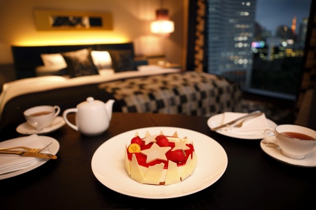 宿泊プラン限定　「ピエール・エルメ・パリ」特製クリスマスケーキ