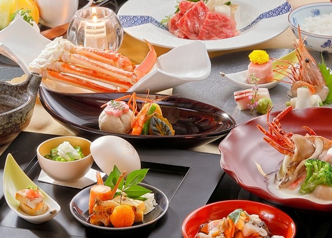 漆器で味わうクリスマス会席　地元の食材や名物を使った料理