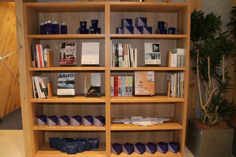 インテリア関連書籍や写真集を自由に閲覧できる