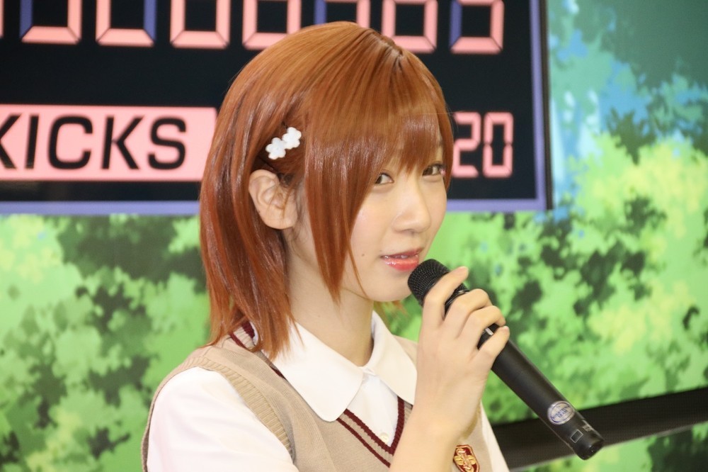 花の髪飾りは伊織さんの自作