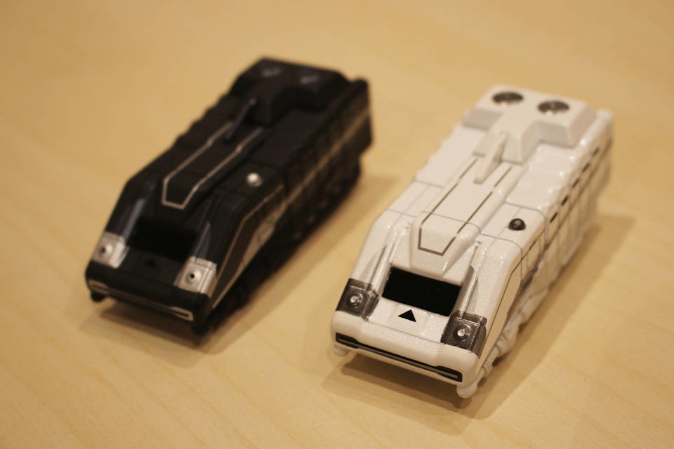 ディズニービークルコレクション（トミカ）ブラック、ホワイト）各1300円