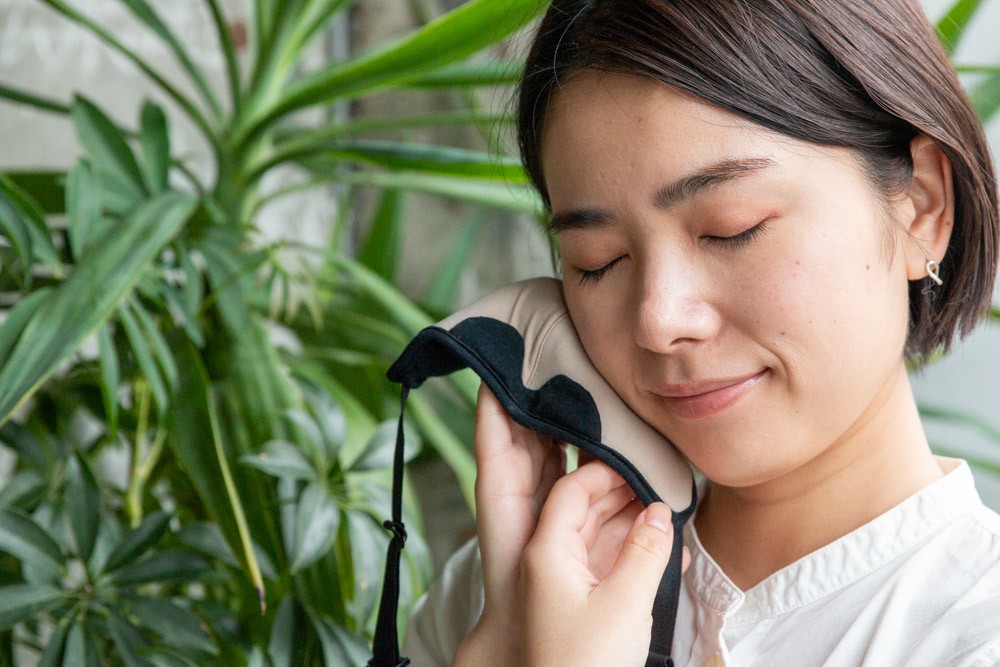 着けて肌の温度に馴染んでくると、保湿クリームを塗ったようなしっとりとした質感になる