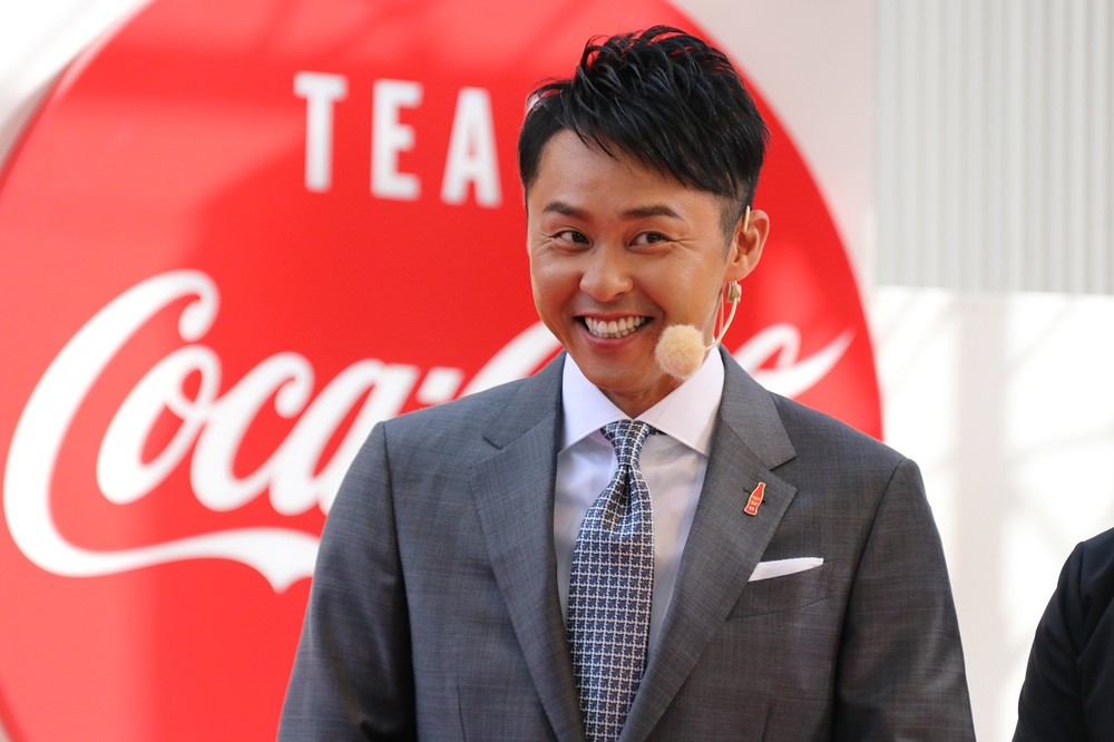 コンボイ車両を見て「格好いい」と笑顔を見せる北島さん