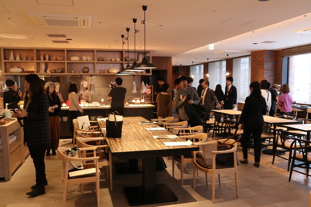 2階のカフェレストラン「さんかく堂」