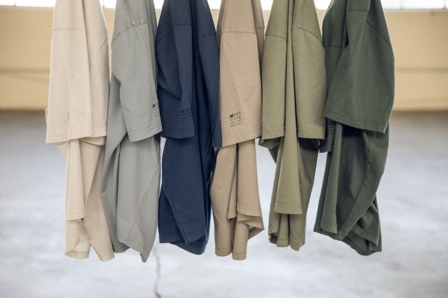 「New Balance」×「SAVE KHAKI UNITED」　コラボファッション