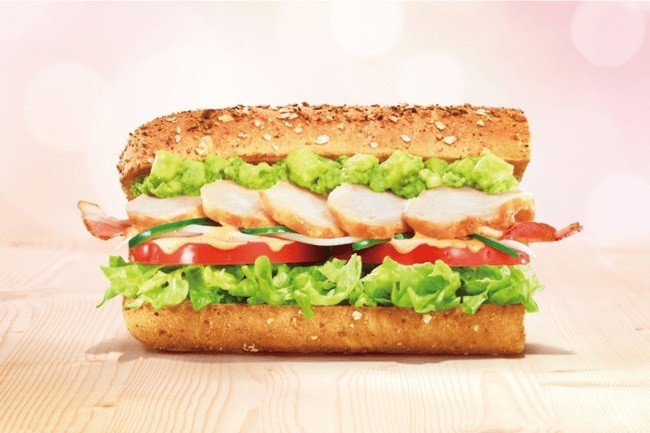 春を思わせる華やかなサンドイッチ