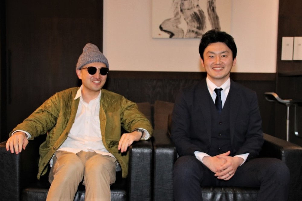 （右から）一の湯代表取締役社長・小川尊也氏と同社広報社員なにし君
