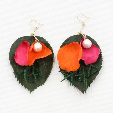 ボタニカルアクセサリーブランド「Kunie Katori」と超写実絵画がコラボ！