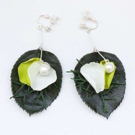 ボタニカルアクセサリーブランド「Kunie Katori」と超写実絵画がコラボ！