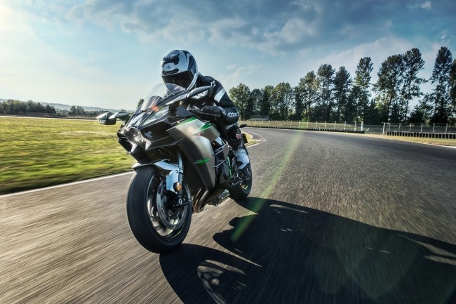 カワサキ「Ninja H2 CARBON」　コンセプトは「全てを超える」