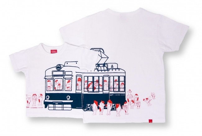 広島カープ×広島電鉄コラボTシャツ　2人で並ぶと電車の柄が...