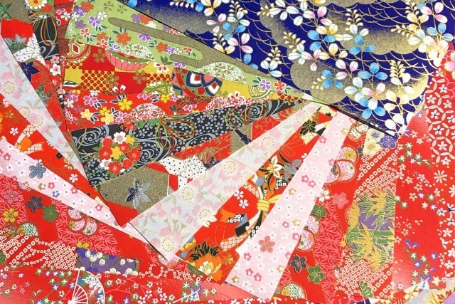 やっぱり紙が好き　辻村深月さんは歳月がもたらす黄ばみさえ愛でる