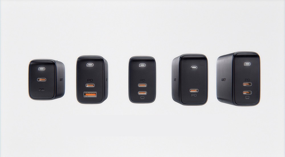 従来比50％コンパクト化　充電器「Omnia」シリーズ5モデル