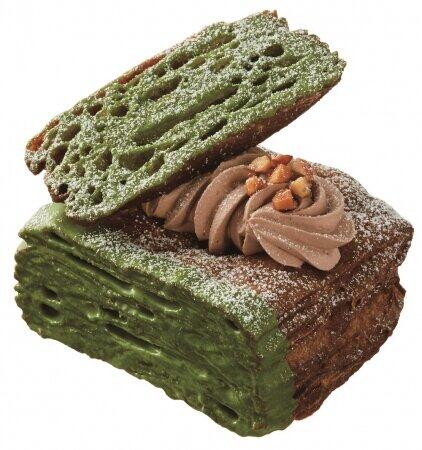 宇治抹茶ホイップとチョコホイップでデコレーション