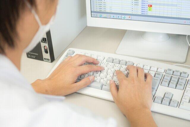 会社でマスク着けない人の言い分　外で「マスク警察」に怒鳴られたけれど...