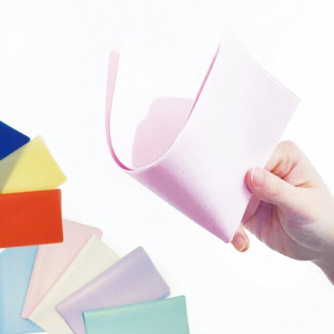 マスク使用中に一時保管の便利グッズ　「折りたたむ」に「ぶら下げる」