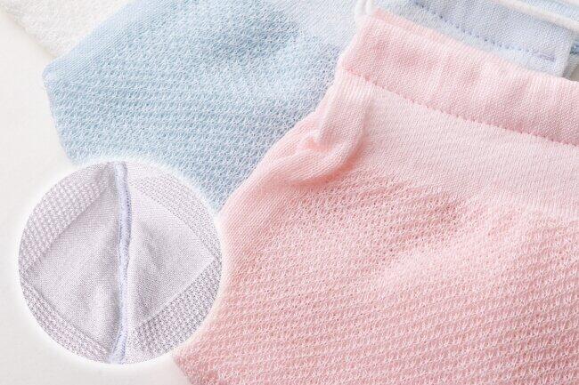 口元部分は、透けて見えないようにメッシュよりも目の詰まった編み目になっている。