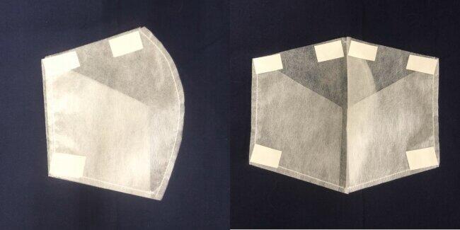 医療用の両面テープを顔に固定して着用