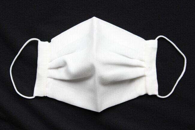 「シルクマスク」高級素材使用で職人手織り　夏でも涼しい着け心地