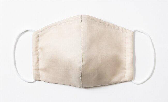 メイク汚れ目立たないベージュのマスク　内側は薄ピンク、口紅ついても色浮かない