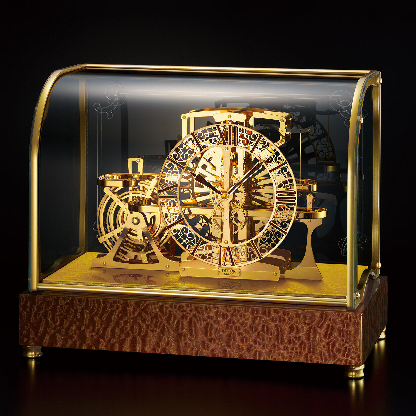 中国・北宋時代の水運儀象台の機構原理を再現　セイコーの置き時計