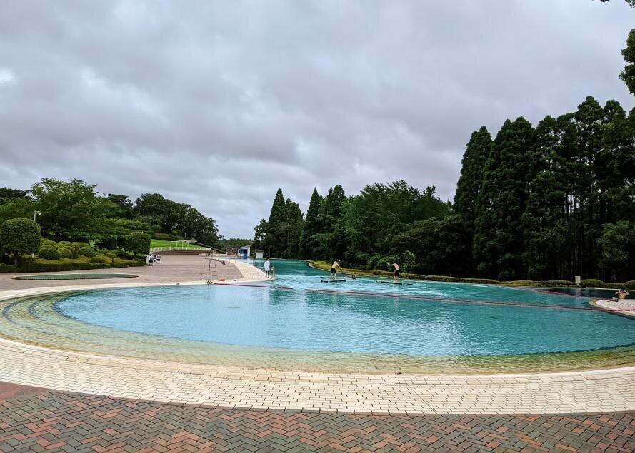 「ラク・レマンプール」は、スイス・レマン湖を模した巨大プール