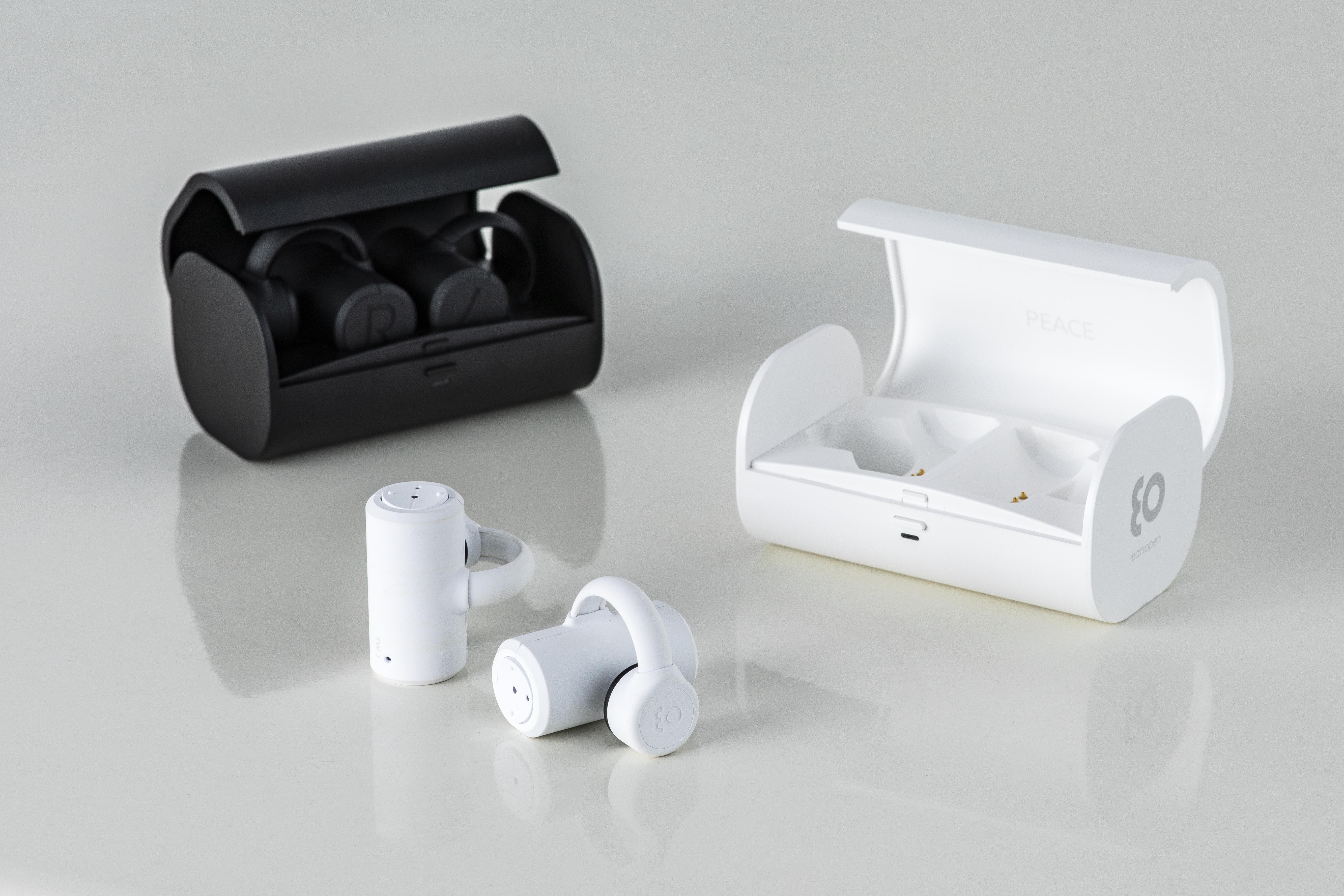 世界初・骨伝導の完全ワイヤレスイヤホン