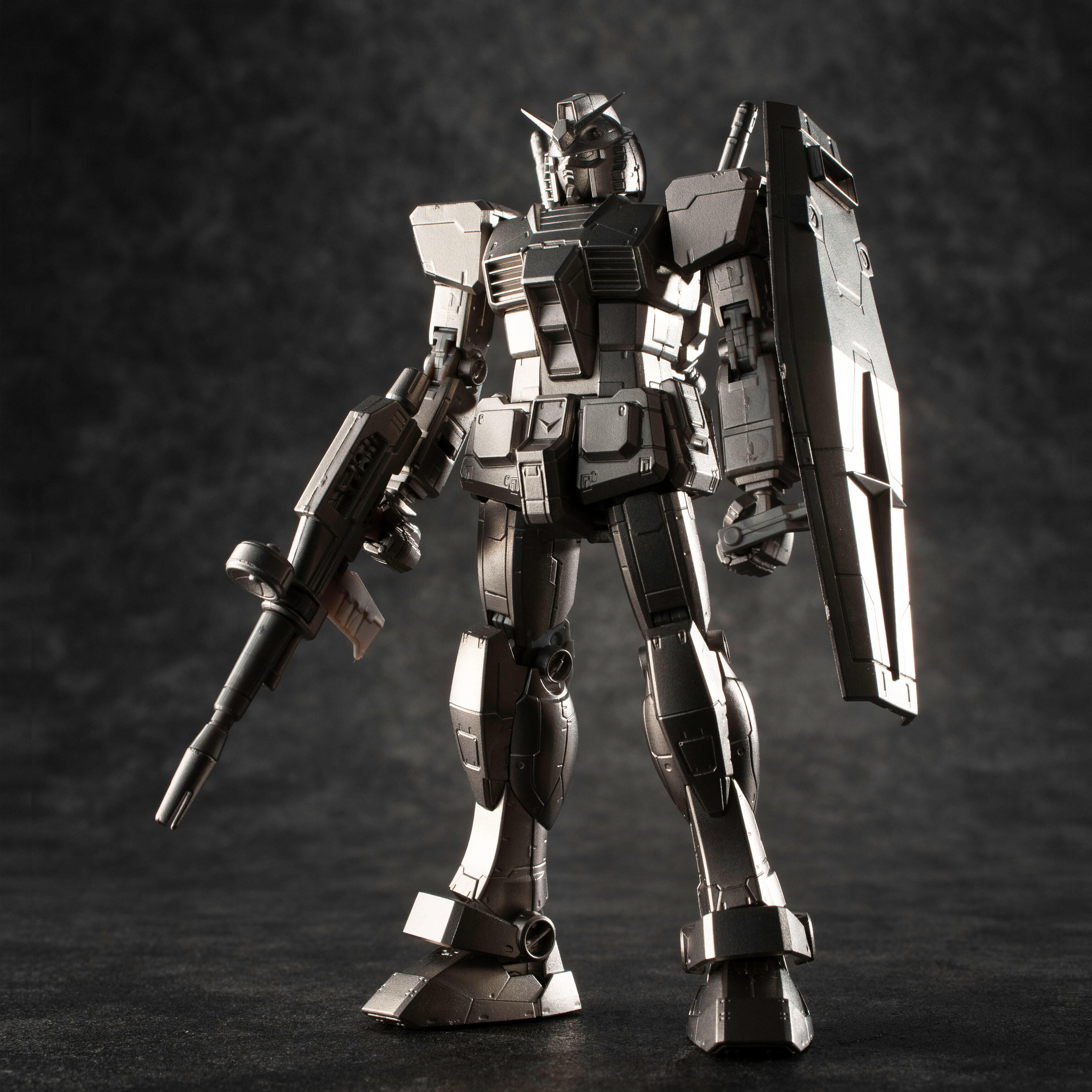 「ガンプラ」40周年　「ガンダリウム合金」製「RX-78-2ガンダム」