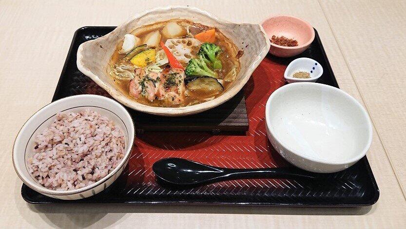 大戸屋「アツアツ」な夏の新メニュー　たっぷり野菜とバジルチキンのスープカレーなど4種