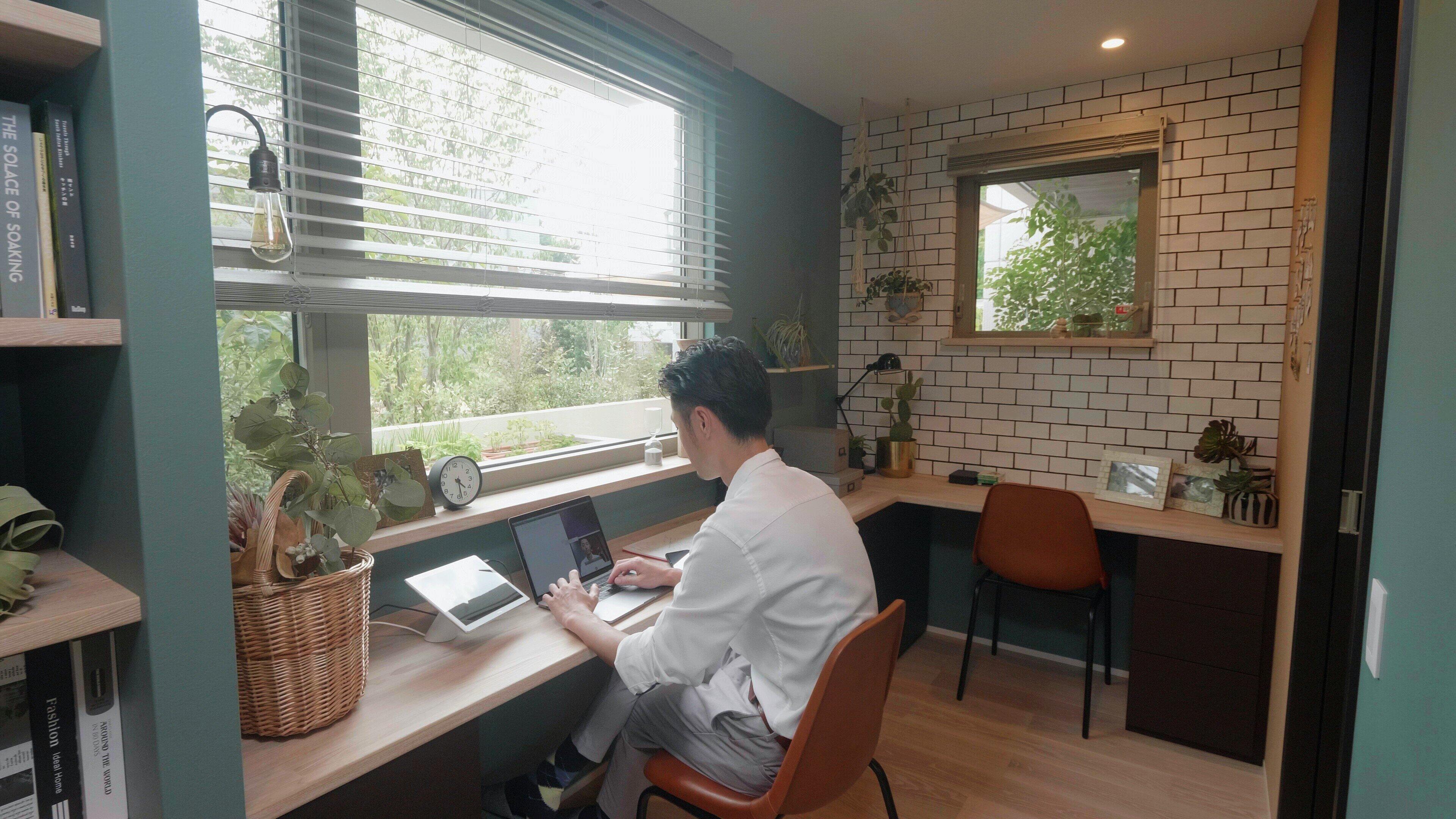 「在宅ワーク」の例。好みに合わせて様々な仕事空間を生み出せる