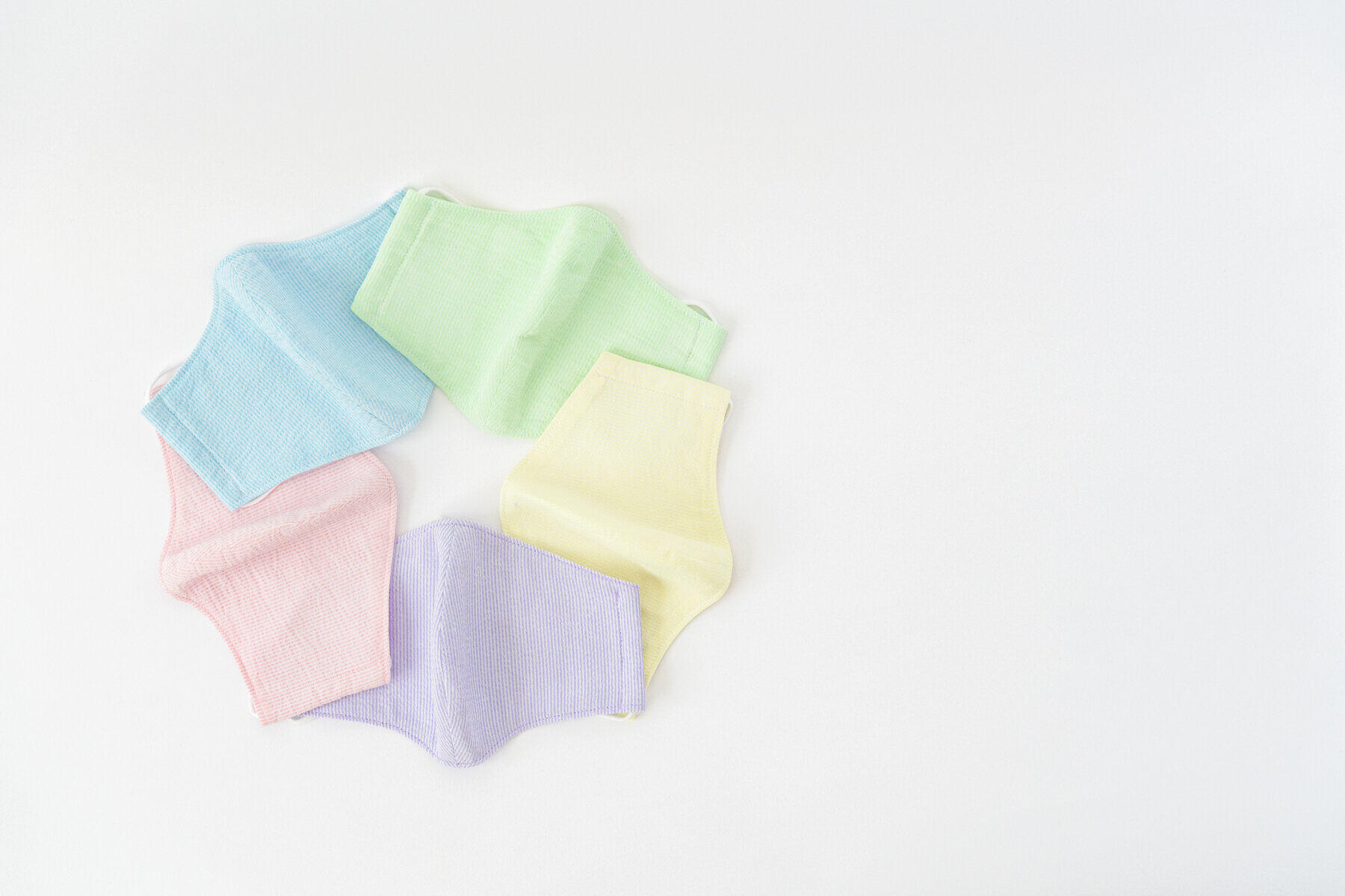 柔らかな淡い色合いの「パステル」タイプ