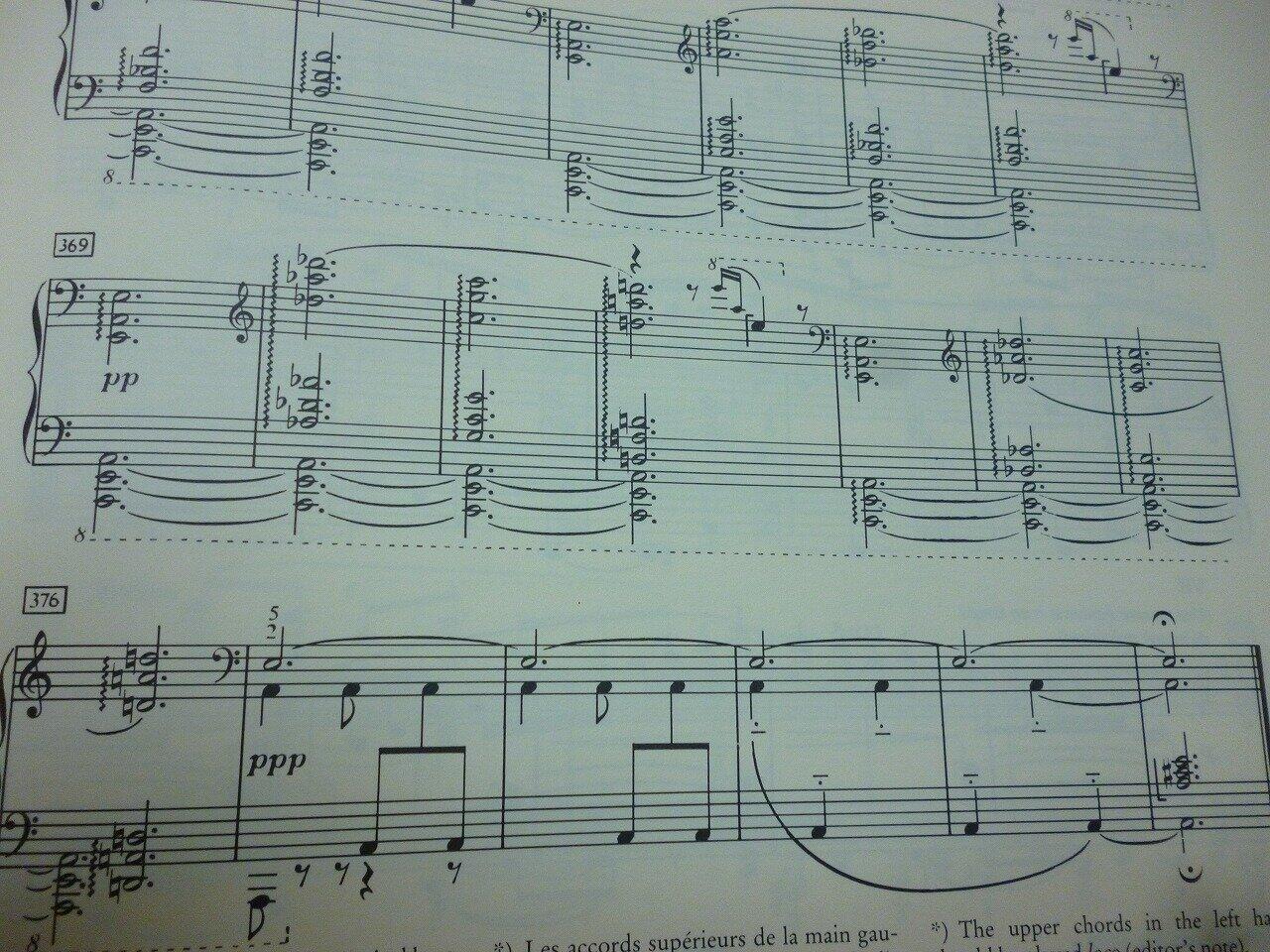 同時期に作曲された「喜びの島」派手な終わり方と対象的に、PPP（最も小さく）という強弱で、静かに、謎めいて終わる