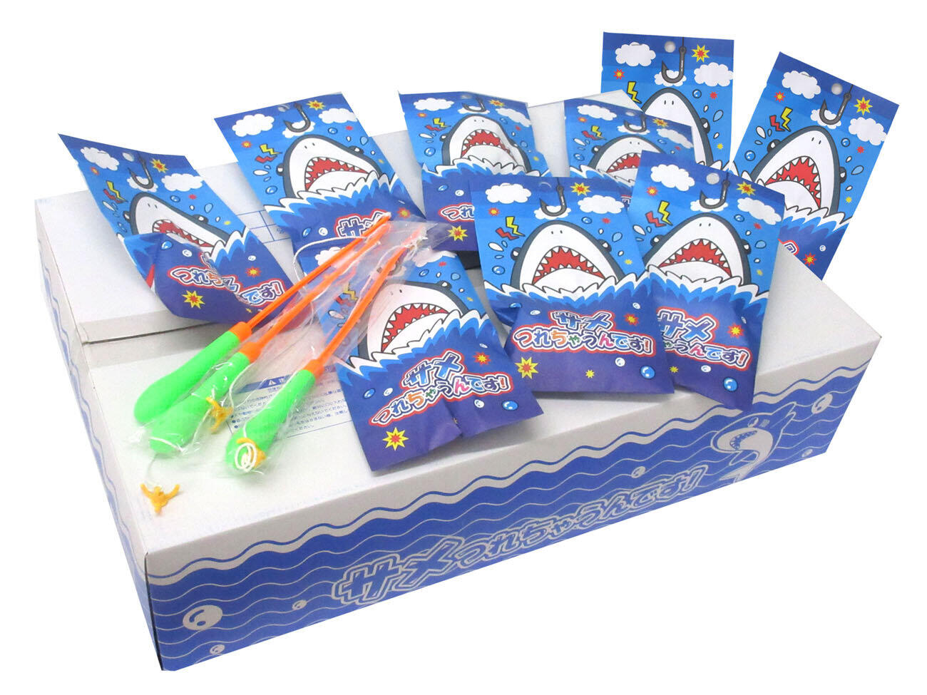お祭りではサメの模型を竿で釣り上げ、口の中に入っている番号札に応じた景品をもらう