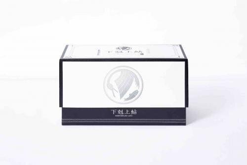 「下剋上鮎」のパッケージ（画像は玉井屋本舗の提供）