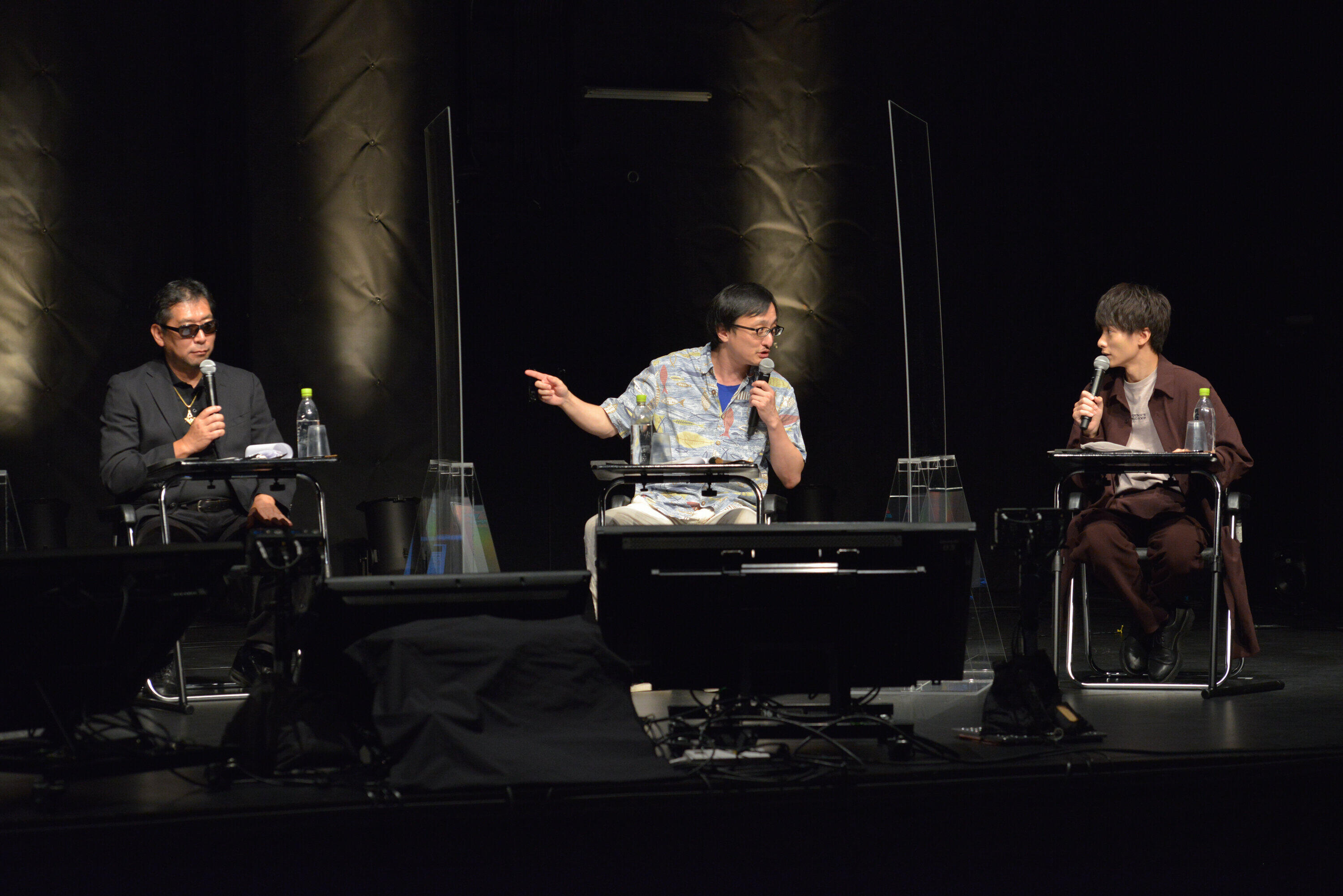 (左から)月刊ムー編集長の三上丈晴さん、オカルト研究家の吉田悠軌さん、俳優の小澤廉さん