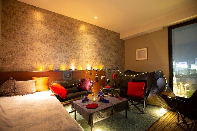 キャンプ初心者も安心　ホテルで写真映えする「部屋キャン」