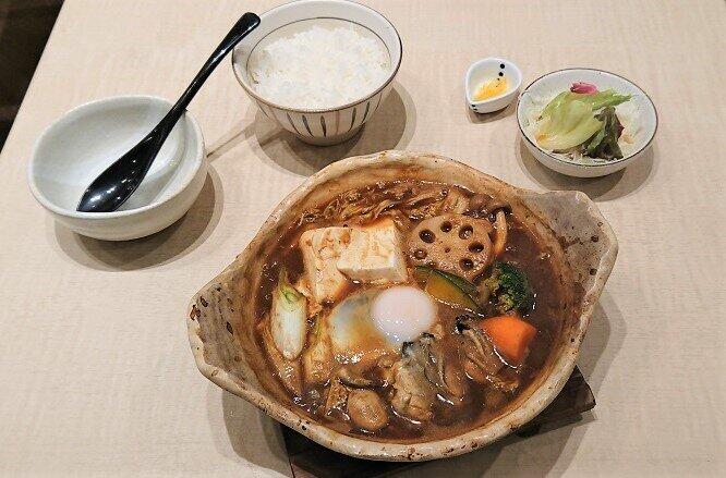 「かきの赤みそ煮込み鍋定食」