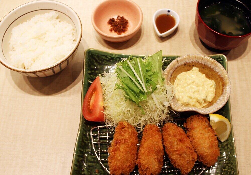 「広島産かきフライ定食」
