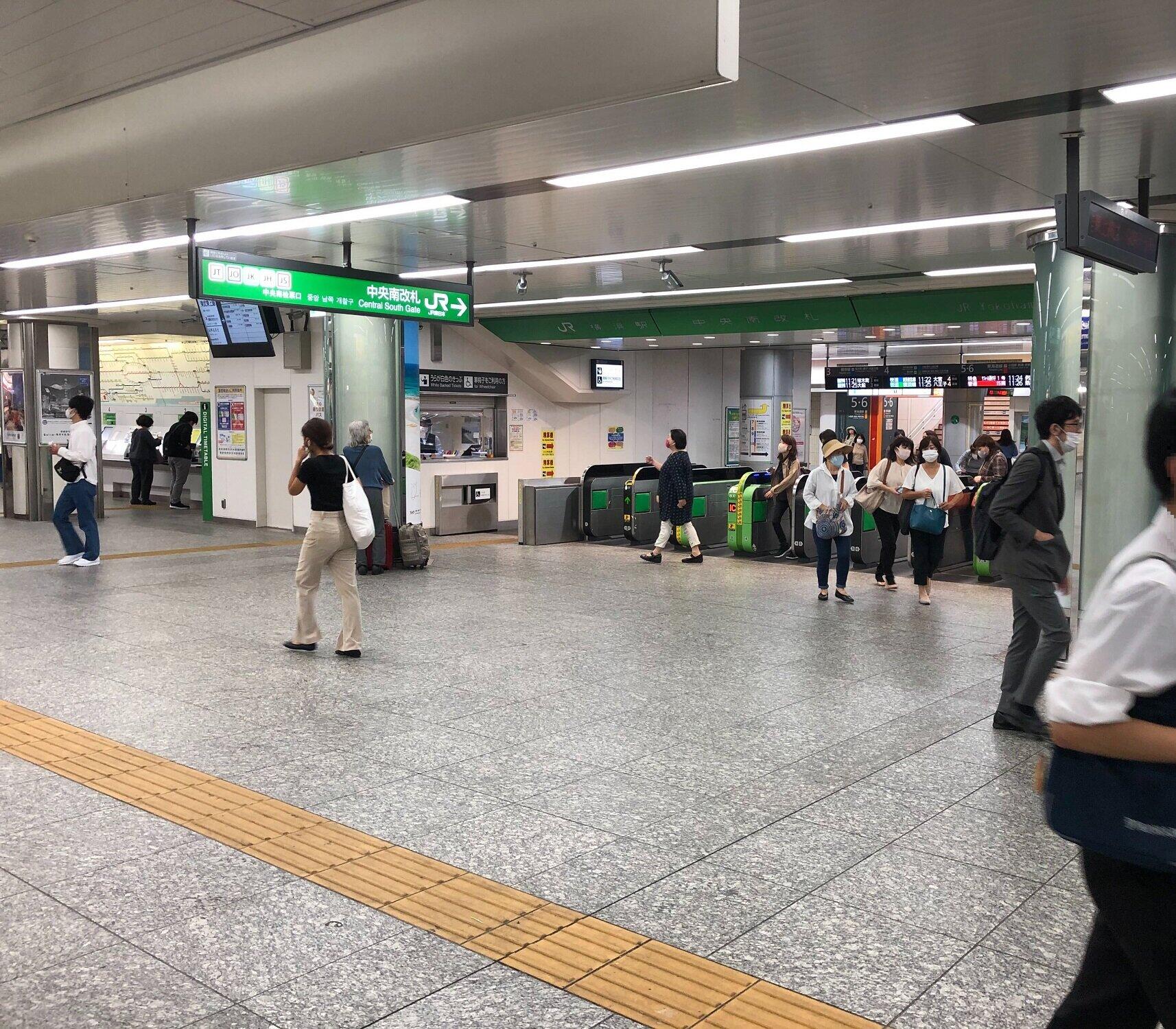 神奈川で相次ぐ原因不明の異臭　騒動翌日の横浜駅、みなとみらいで聞き込み