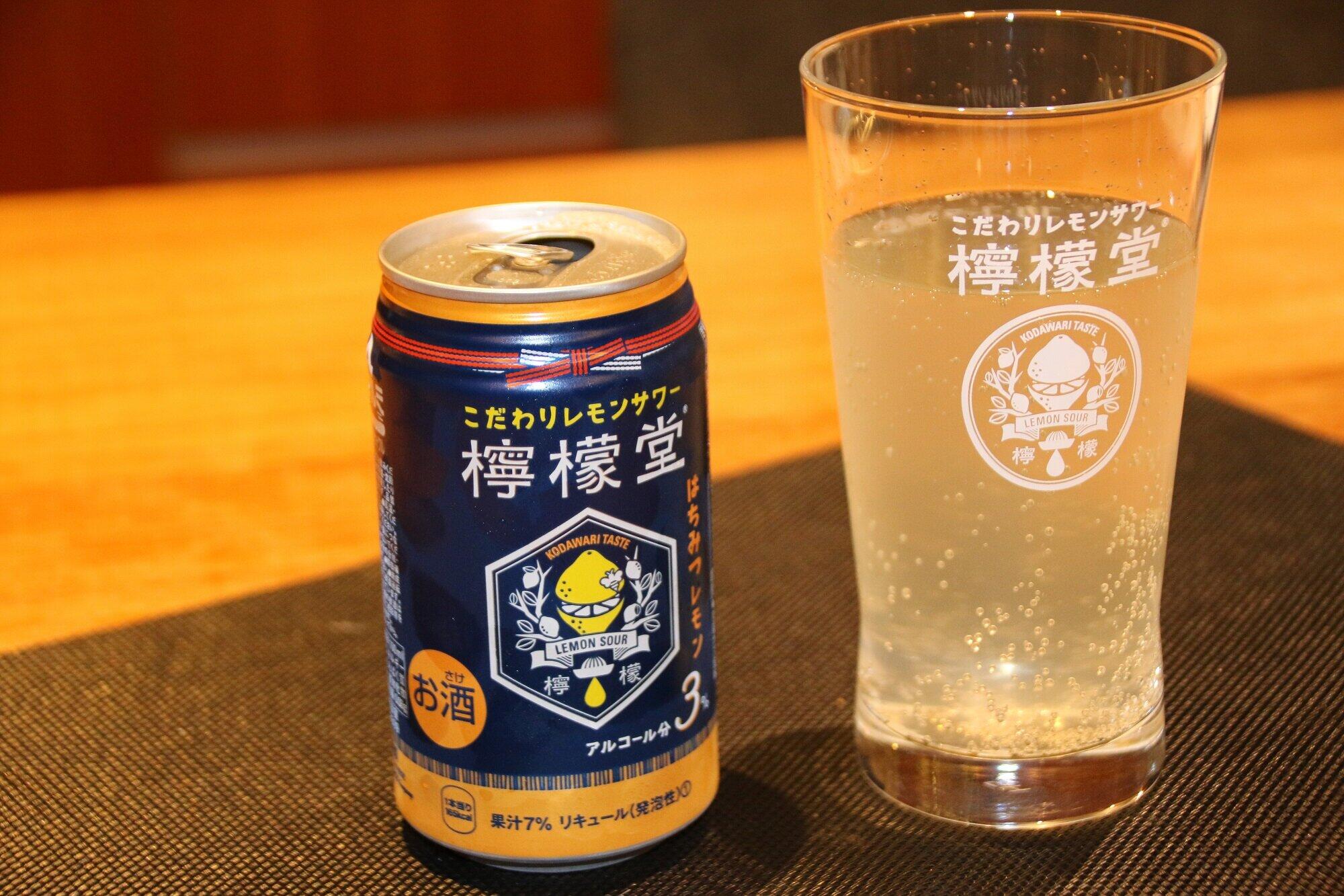 試飲した「はちみつレモン」。甘すぎず酸っぱすぎない飲みやすい口当たり