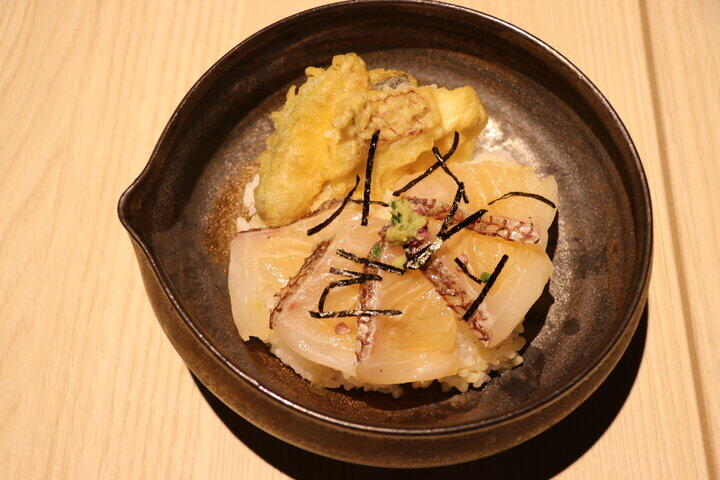 記者がチョイスしたメインの「天ぷらと鯛茶づけ」