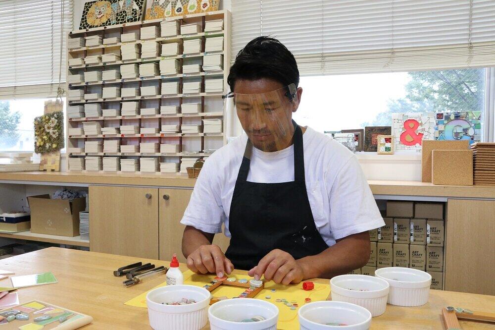 フォートフレームアートに取り組む魔裟斗さん