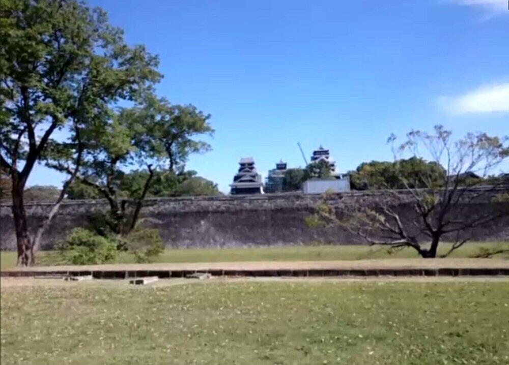 左から宇土櫓、小天守、大天守