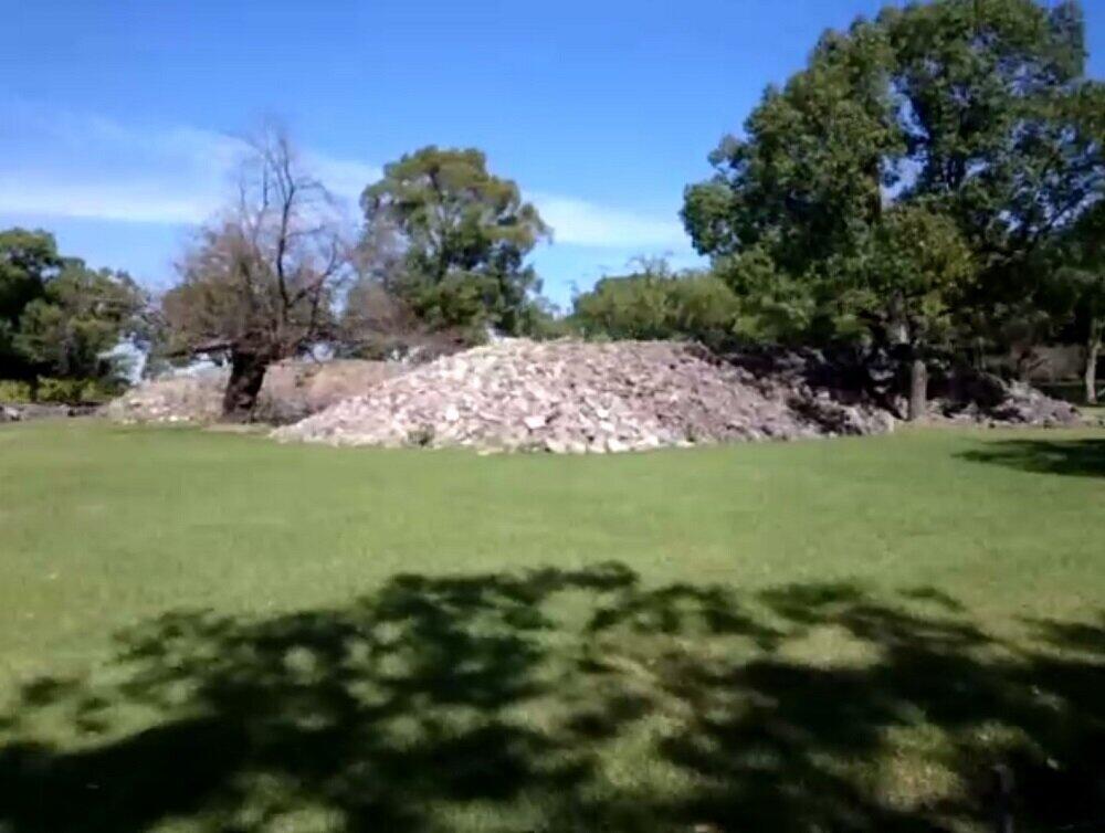 石垣の裏側において強度を高める「ぐり石」