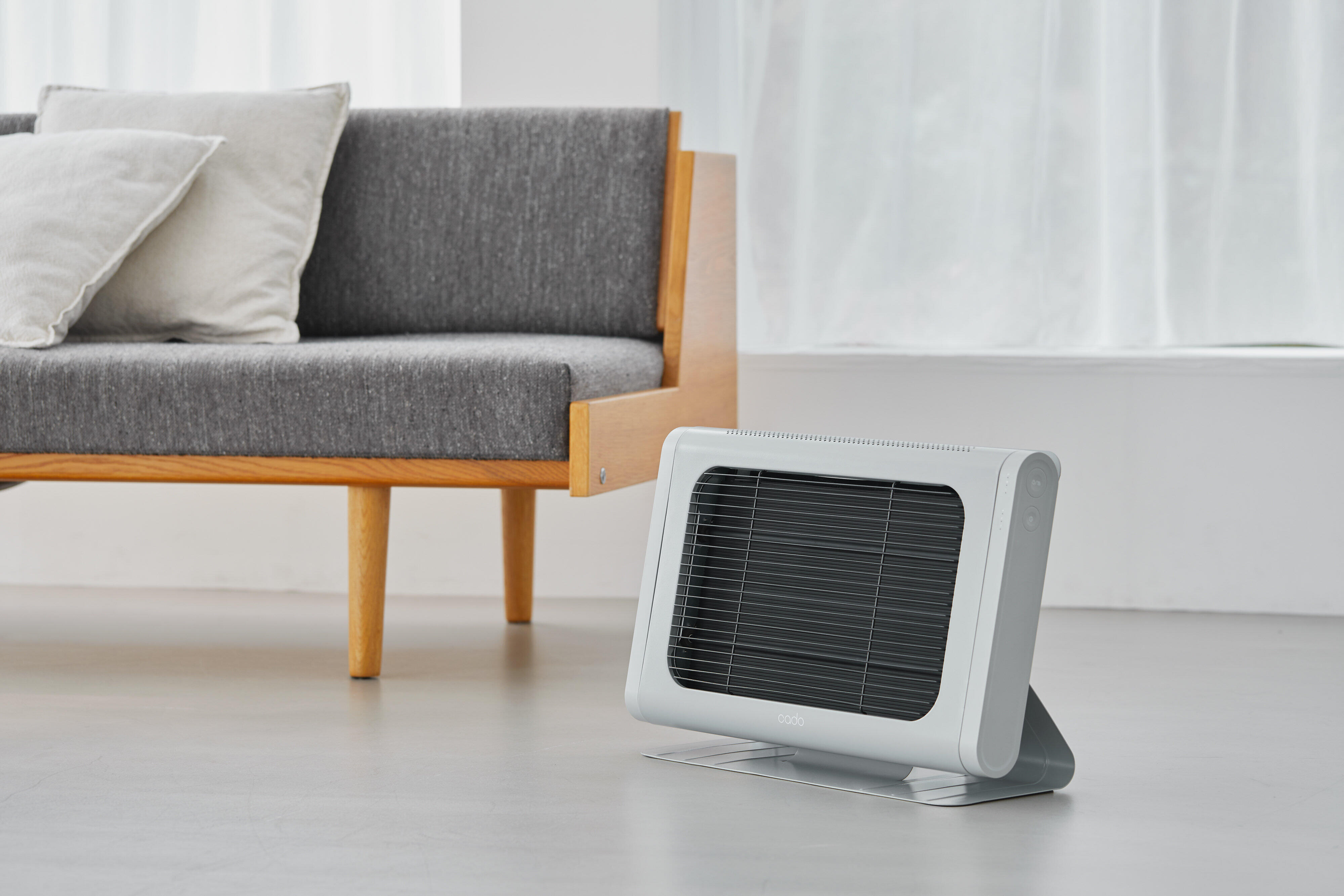 足元をピンポイントであたためられる　遠赤外線の電気ヒーター