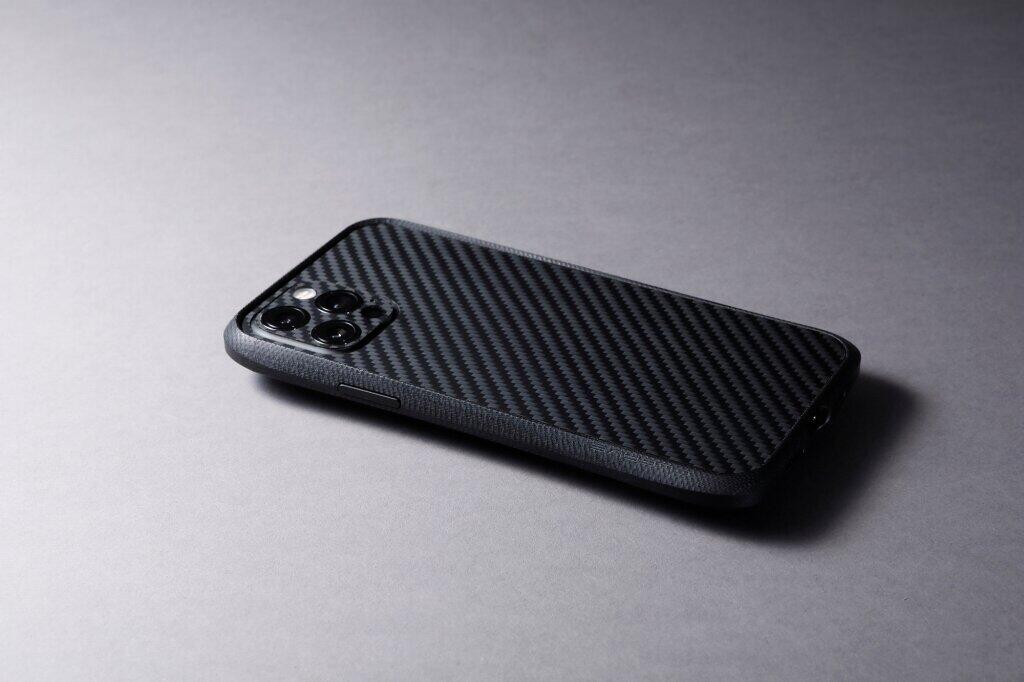 高い耐衝撃性の特殊樹脂「G10」採用　iPhone12シリーズ向けバンパー